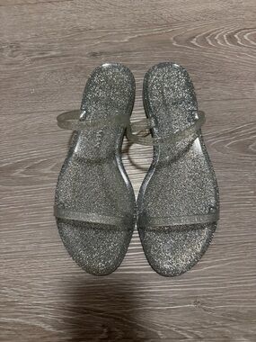 STUART WEITZMAN SILVER GLITTER JELLY SANDALS, SIZE 8
